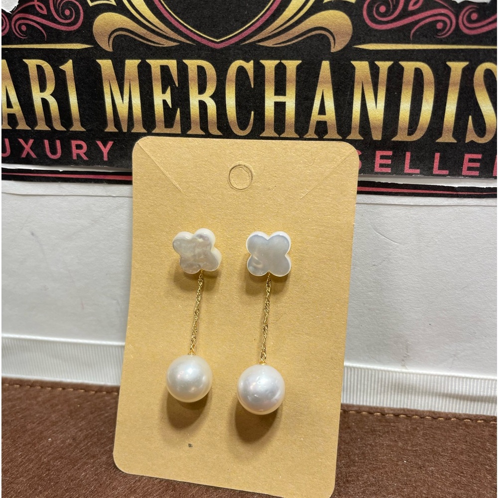 Elegant Pearl Drop Earrings, Southsea Pearl in 18 K Gold.